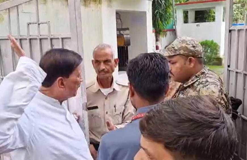 भिंड में विधायक का हंगामा, कलेक्टर को मारने के लिए उठाया हाथ, वीडियो वायरल