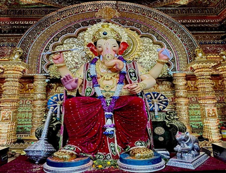 91 सालों से भक्तों की आस्था का केंद्र, लालबागचा राजा के दर्शन को उमड़ रही भीड़