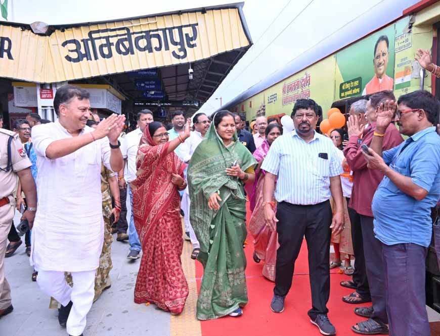 रायपुर : छत्तीसगढ़ से रामलला दर्शन के लिए श्रद्धालुओं की विशेष ट्रेन रवाना