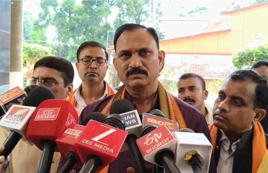 एनएचएम कर्मचारियों की हड़ताल पर सियासत तेज, स्वास्थ्य मंत्री जायसवाल ने कांग्रेस को घेरा