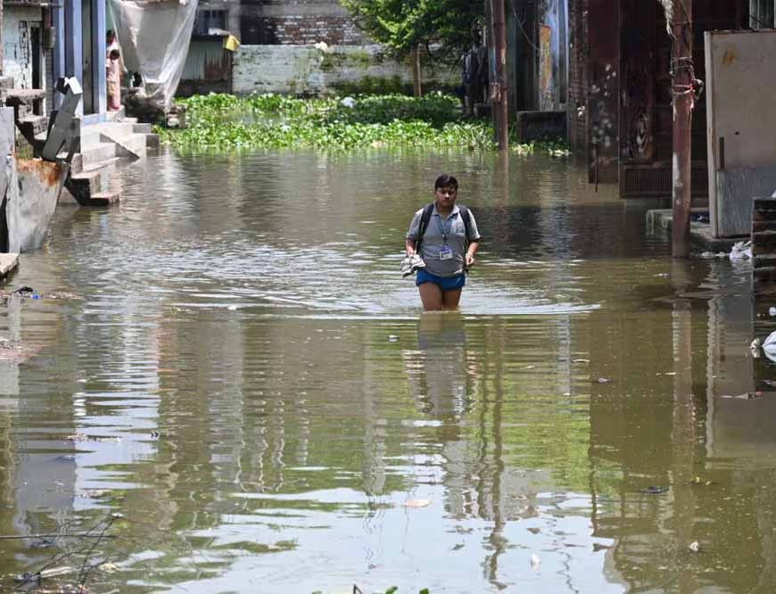 गंगा के पलट प्रवाह से वरुणा में उफान, बनारस में डूबे कई घर