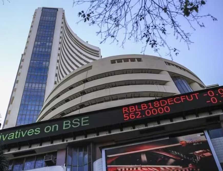 डॉलर के मुकाबले रुपया मजबूत, 6 पैसे चढ़कर ₹87.63 पर बंद