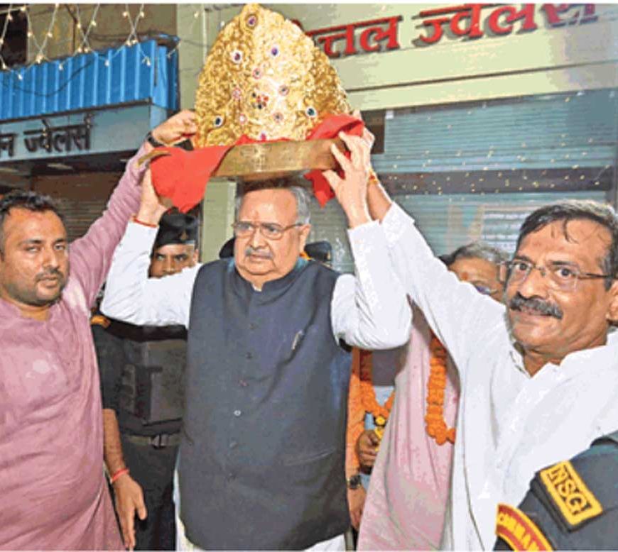 अनूठी थीम वाले पंडाल में विराजे गणपति, 75 लाख का स्वर्ण मुकुट बना आकर्षण