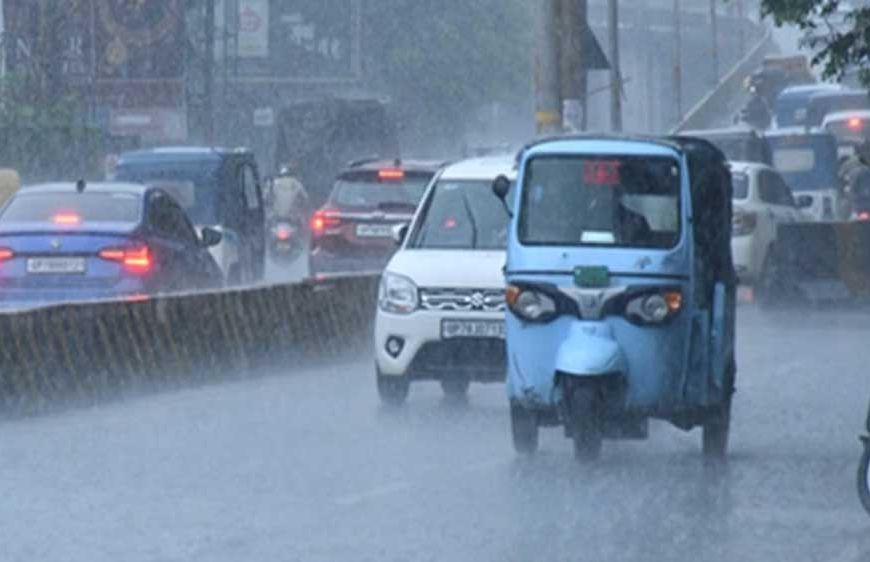 दिल्ली-NCR में भारी बारिश, उमस से मिली राहत