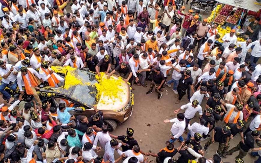 मराठा आरक्षण: मनोज जरांगे की भूख हड़ताल, समर्थकों का सरकार पर दबाव