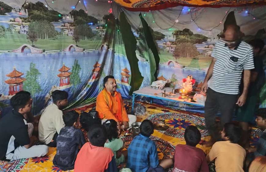 एकलव्य छात्रावास में गणेश उत्सव का भव्य आयोजन