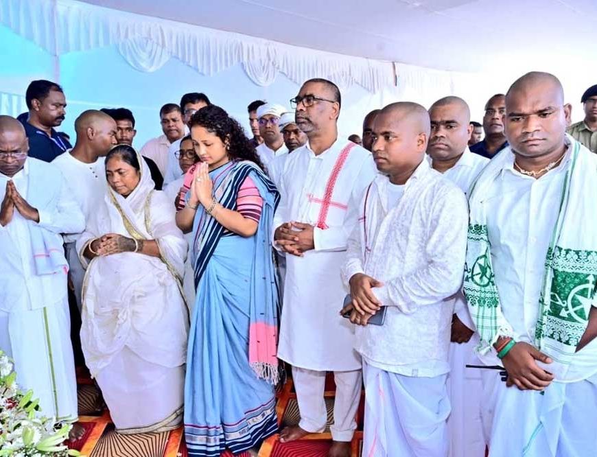रामदास सोरेन के श्राद्ध में पहुंचे CM हेमंत और राज्यपाल, परिजनों से की मुलाकात