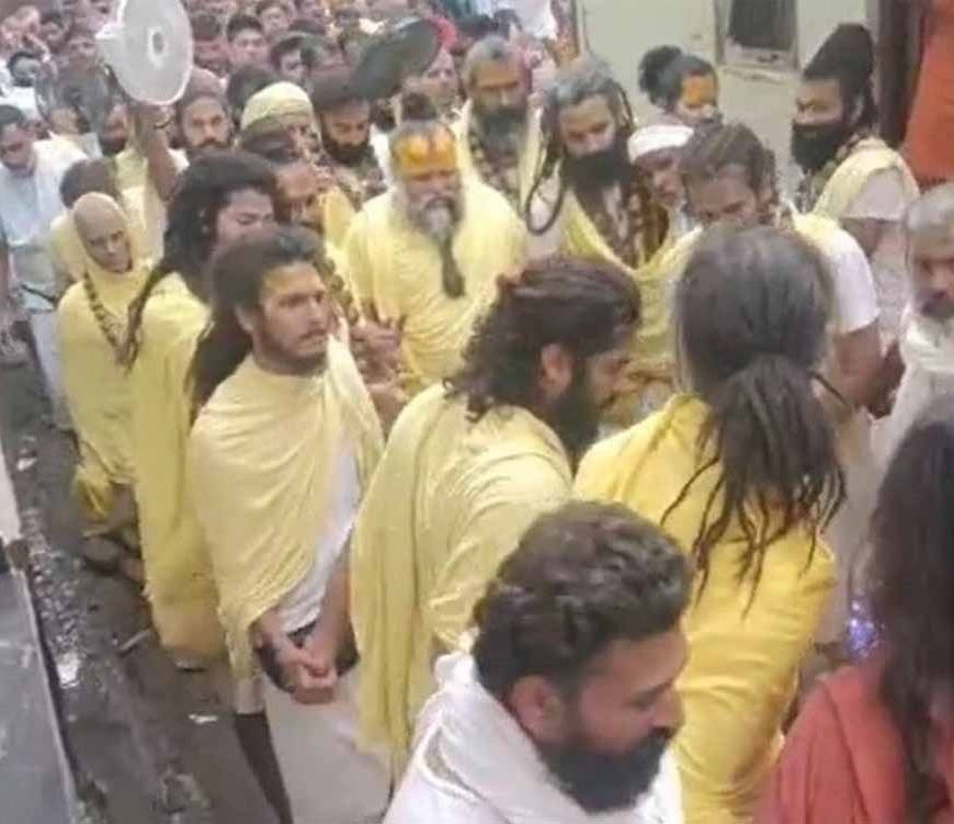 राधा अष्टमी से पहले प्रेमानंद महाराज बरसाना पहुंचे, गहबर वन की की परिक्रमा