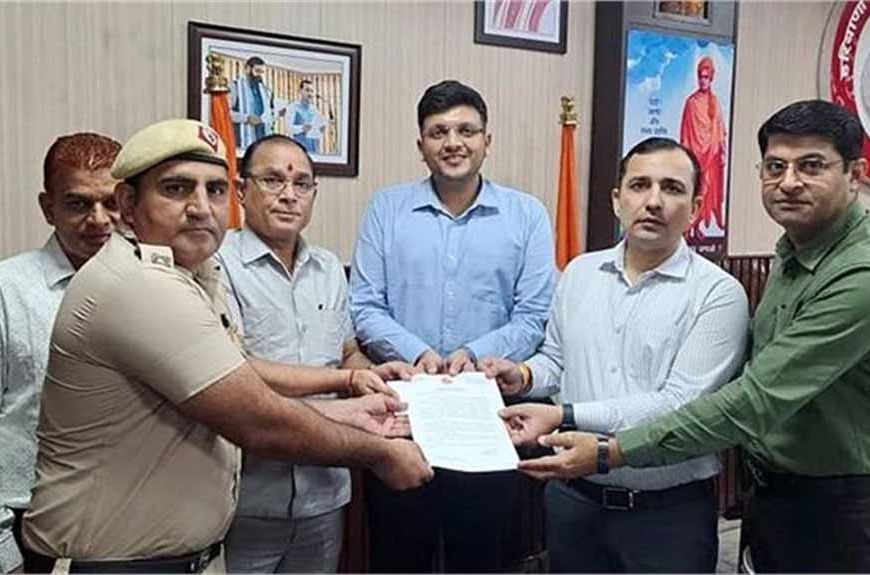 HSSC चेयरमैन ने पांच कर्मचारियों को किया सम्मानित, हरियाणा में बढ़ा गौरव