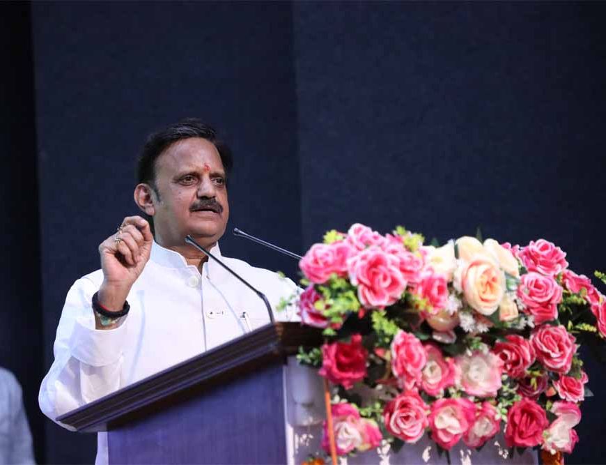 संस्कार युक्त शिक्षा से ही प्राप्त की जा सकती हैं उंचाईयाँ : उप मुख्यमंत्री शुक्ल