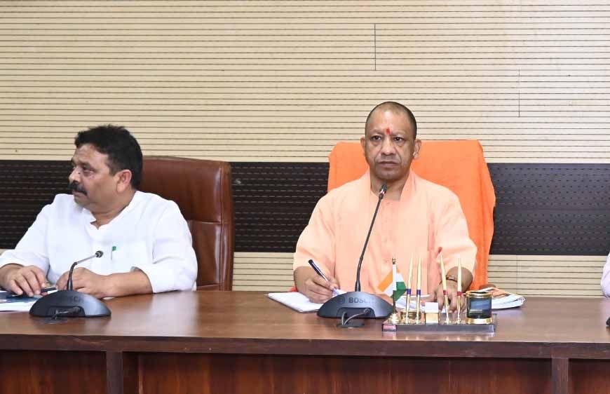 बाढ़ पीड़ितों को प्राथमिकता पर राहत सामग्री उपलब्ध कराई जाए-योगी आदित्यनाथ