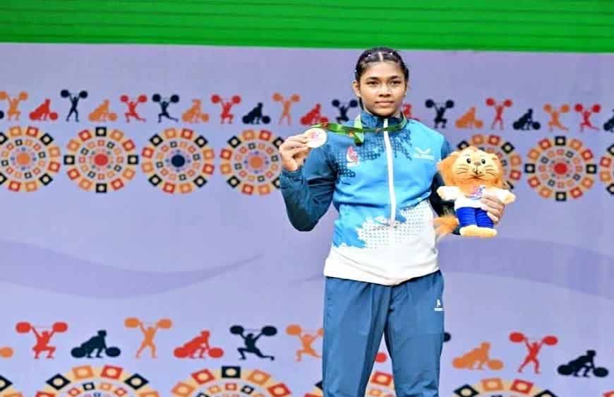 17 वर्षीय कोयल बार ने राष्ट्रमंडल वेटलिफ्टिंग में टॉप किया, दो विश्व रिकॉर्ड बनाए