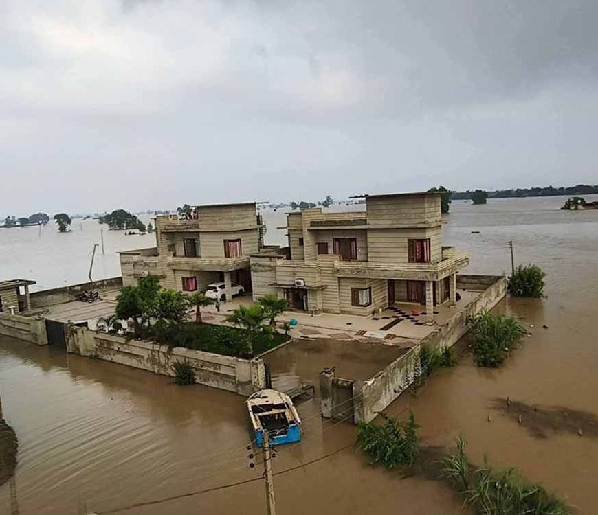 पंजाब में 8 जिले बाढ़ की चपेट में, 23 लोगों की मौत, सेना के 20 हेलिकॉप्टर रेस्क्यू में