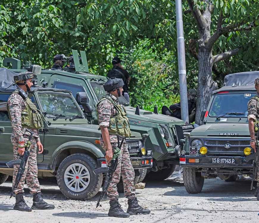 पुंछ में सुरक्षा बलों का बड़ा अभियान, दो आतंकवादी गिरफ्तार, AK-47 और हैंड ग्रेनेड बरामद