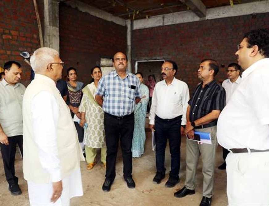 राज्यपाल पटेल ने किया राजभवन में हो रहे पुनर्निर्माण कार्यों का निरीक्षण