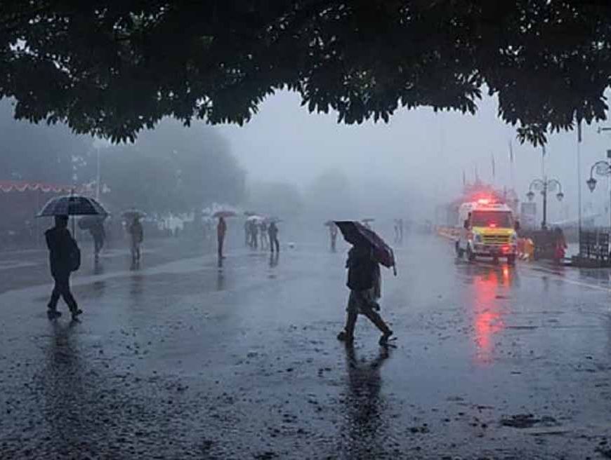 हिमाचल में मौसम का कहर, इन जिलों में भारी बारिश का अलर्ट जारी