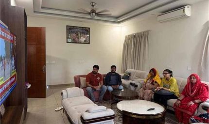 भाजपा नेता धर्मेंद्र तंवर ने परिवार संग सुनी पीएम मोदी की ‘मन की बात’