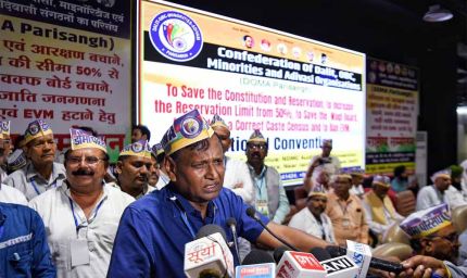 ट्रंप सलाहकार के बयान पर मचा घमासान, कांग्रेस नेता भी बोले- ब्राह्मणों को मिला फायदा