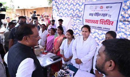 बाढ़ प्रभावितों का हाल जानने उनके बीच पहुँचे मुख्यमंत्री साय: अधिकारियों को राहत एवं पुनर्वास कार्यों में तेजी लाने के निर्देश