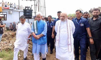 जम्मू-कश्मीर बाढ़ प्रभावित क्षेत्रों का दौरा, अमित शाह ने दिया राहत का भरोसा