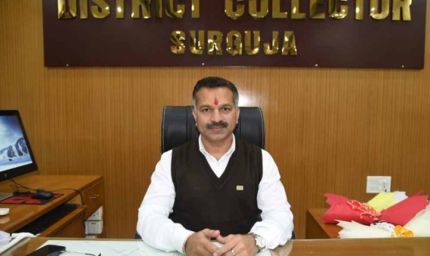 अम्बिकापुर : कलेक्टर ने ली साप्ताहिक समय-सीमा बैठक, हड़ताल पर सख्ती और योजनाओं के क्रियान्वयन में प्रगति के निर्देश