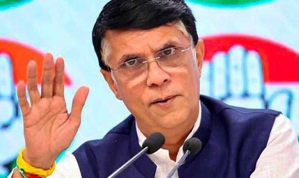 पवन खेड़ा पर दो वोटर ID रखने का आरोप, चुनाव आयोग ने भेजा नोटिस