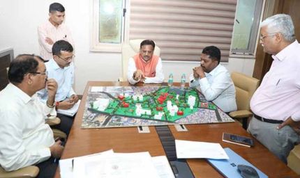 चिकित्सकीय आवश्यकताओं और भविष्य की मांग अनुसार मेडिकल कॉलेजों और संबद्ध अस्पतालों के उन्नयन की बनायें योजना : उप मुख्यमंत्री शुक्ल