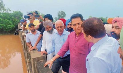 घग्गर प्रभावित इलाकों का दौरा: मंत्रियों ने जानी हालात, जल्द मिलेगी राहत