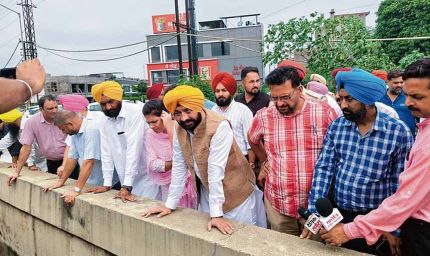 राज मंत्री तरुणप्रीत सिंह सौंद ने कहा- पंजाब के साथ केंद्र कर रहा सौतेला व्यवहार