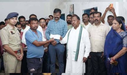 रायपुर : लुत्ती बांध टूटने से प्रभावित परिवारों से मिले कृषि मंत्री,  बंधाया ढांढस, हर संभव मदद करने दिलाया भरोसा