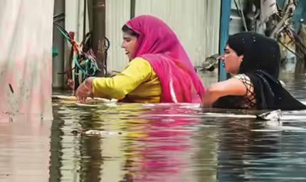 दिल्ली में बाढ़ का कहर: 8 इलाके डूबे, रिंग रोड पर चढ़ा यमुना, NH-154A बंद