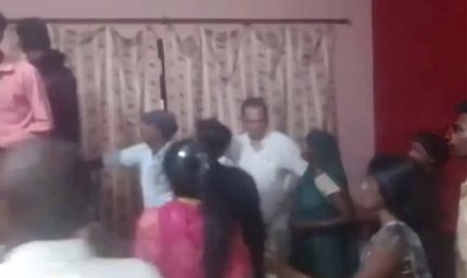 समोसा न मिलने पर पति को पीटा, पंचायत में हुआ हंगामा, पत्नी ने परिजनों से भी कराया प्रहार