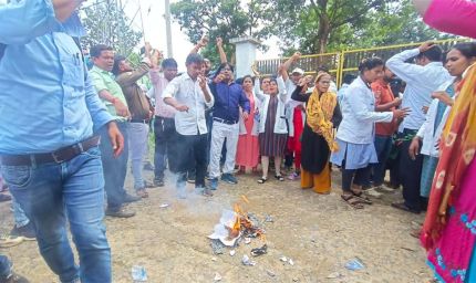 बर्खास्तगी के विरोध में NHM कर्मचारियों का हंगामा, पूरे प्रदेश में आंदोलन और सामूहिक इस्तीफे