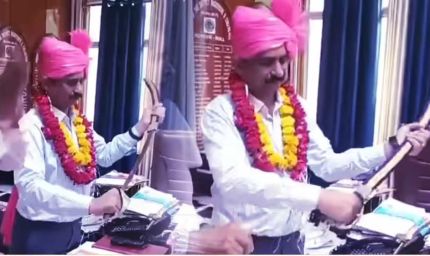 भिंड कलेक्टर संजीव श्रीवास्तव ने लहराई तलवार, विधायक संग विवाद के बाद क्षत्रिय समाज का मिला समर्थन