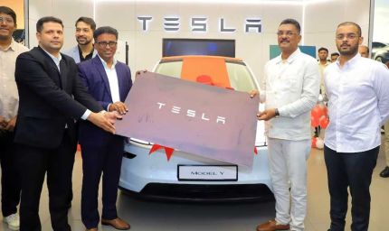 भारत में पहली TESLA डिलीवरी, मंत्री प्रताप सरनाईक ने ली चाबी, पोते को देंगे गिफ्ट