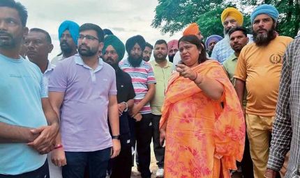विधायक नीना मित्तल का घग्गर किनारे गांवों में दौरा, ग्रामीणों से की चर्चा