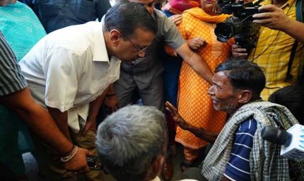 अरविंद केजरीवाल पहुंचे राहत शिविर, जनता बोलीं- पहले सब सुविधाएं मिलती थीं, अब नहीं