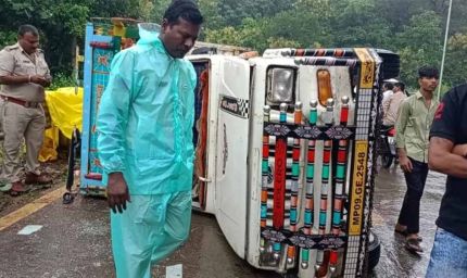 खंडवा गणेश विसर्जन हादसा: लोडिंग वाहन पलटा, 20 लोग घायल, 10 रेफर