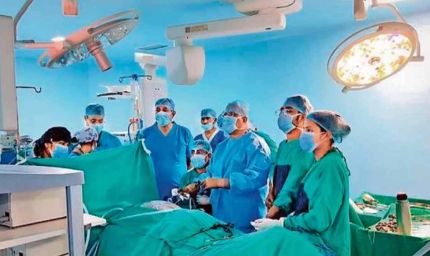 एम्स भोपाल की कमाल की सर्जरी: पैर की हड्डी से बनाया नया जबड़ा, युवती की लौटी मुस्कान