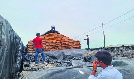 CM फ्लाइंग टीम ने तरावड़ी के गोदामों में मारा छापा, 20 हजार अतिरिक्त गेहूं के बैग बरामद