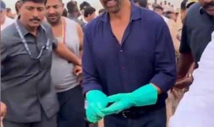 अक्षय कुमार का अनोखा अंदाज़: जुहू बीच पर खुद उठाया कचरा, बोले- सफाई सबकी ड्यूटी