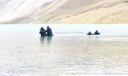 17000 फीट की ऊंचाई पर सेना और नौसेना के कमांडो ने किया संयुक्त अभ्यास