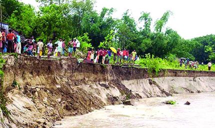 बिजनौर में गंगा का कहर, तटबंध कटान से 50 गांवों में बाढ़ का खतरा