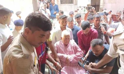 गयाजी में लालू-राबड़ी ने किया पितरों का पिंडदान, तेजस्वी और बहू राजश्री भी रहे साथ
