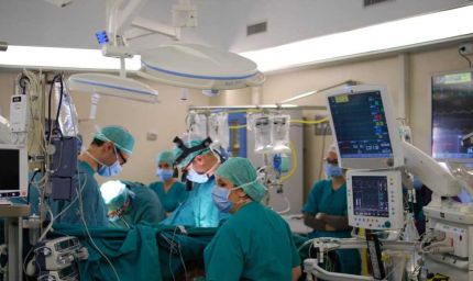 AIIMS भोपाल की अनोखी सफलता: पैर की हड्डी से बनाया नया जबड़ा, 13 दांत भी लगाए