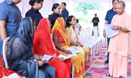 कब्जामुक्त कराएं जमीन, दबंगों को सिखाएं कानूनी सबक : मुख्यमंत्री