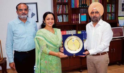 गर्व का पल: प्रो. नम्रता वडेरा को मिला ‘भारत शिक्षा रत्न अवॉर्ड’