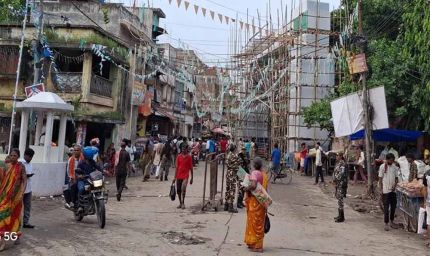 भयानक तस्वीरें: बिहार के इस गांव में नेपाल से लगी आग, घर और बाइकें जलते देख लोग सहम गए