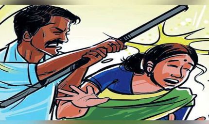 हैवान बना लेक्चरर, पत्नी के कपड़े फाड़कर शहर में घुमाया; दूसरे से सिंदूर भरवाया