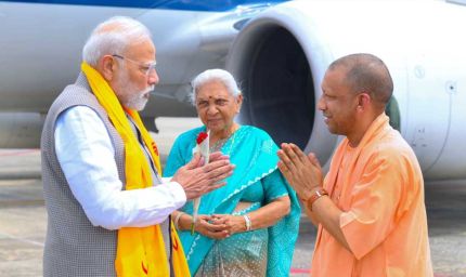 राज्यपाल व सीएम योगी ने काशी में किया प्रधानमंत्री का स्वागत